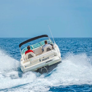 Sea Ray 240 Sunsport - Frantz maximu guest cruising capacity is 5 but we recommend this boat for groups 2-4 persons.